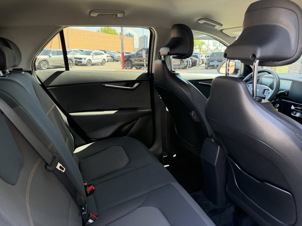 Used 2025 Kia Niro LX FWD image 34
