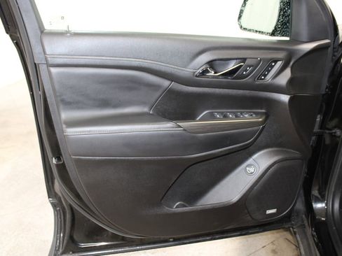 Used 2023 GMC Acadia SLT w/ Elevation Edition image 16