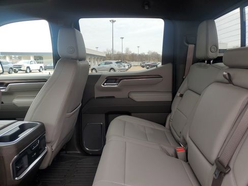 Used 2024 GMC Sierra 1500 SLT w/ SLT Premium Plus Package image 31