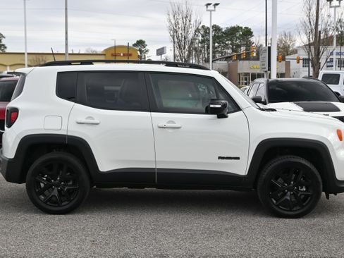 Used 2023 Jeep Renegade Altitude image 16