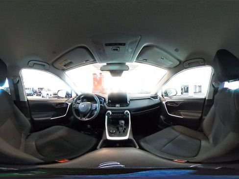 Used 2025 Toyota RAV4 LE image 41