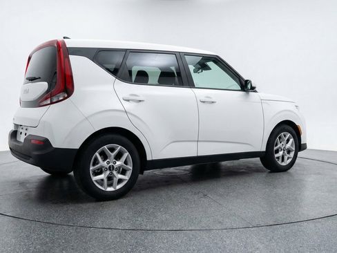Used 2025 Kia Soul LX w/ LX Technology Package FWD image 7