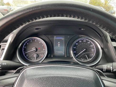 Used 2019 Toyota Camry SE FWD image 19