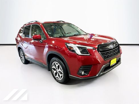 Used 2024 Subaru Forester Premium AWD/4WD image 3