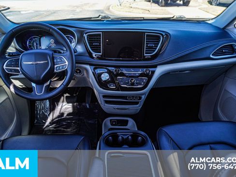 Used 2024 Chrysler Pacifica Limited FWD image 29