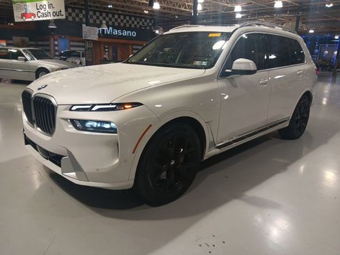 Used 2024 BMW X7 xDrive40i w/ Premium Package AWD/4WD image 1