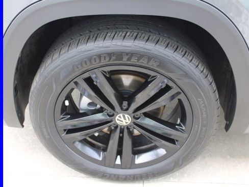 Used 2023 Volkswagen Atlas SEL R-Line image 13