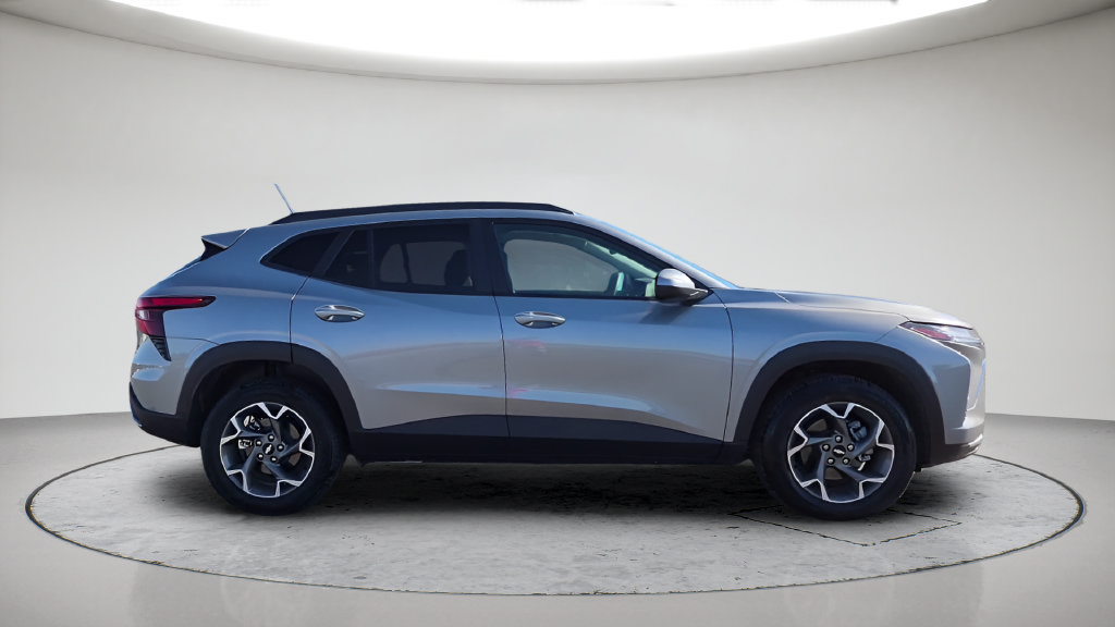 Used 2025 Chevrolet Trax LT w/ LT Convenience Package FWD image 5