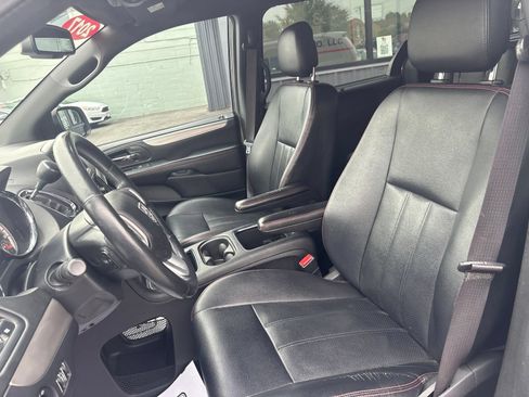 Used 2017 Dodge Grand Caravan GT w/ Safety Sphere Group FWD image 11
