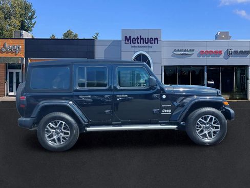 Used 2024 Jeep Wrangler Unlimited Sahara w/ Safety Group AWD/4WD image 2