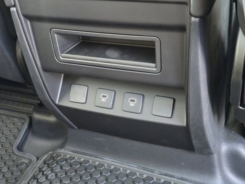 New 2025 Land Rover Defender 110 X-Dynamic SE AWD/4WD image 24