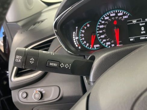 Used 2022 Chevrolet Trax LT w/ LT Convenience Package image 19