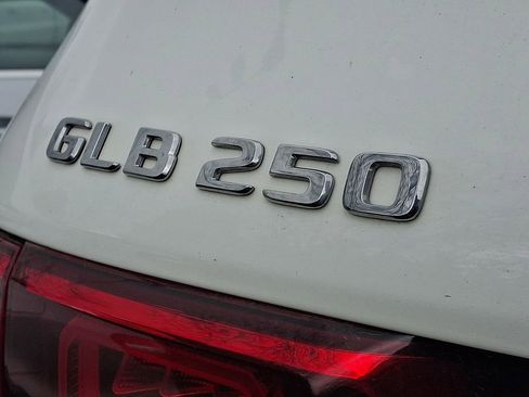 Used 2023 Mercedes-Benz GLB 250 4MATIC image 8