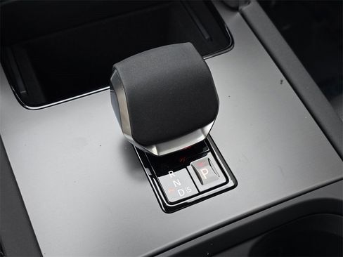 New 2025 Land Rover Discovery Sport Dynamic SE image 15