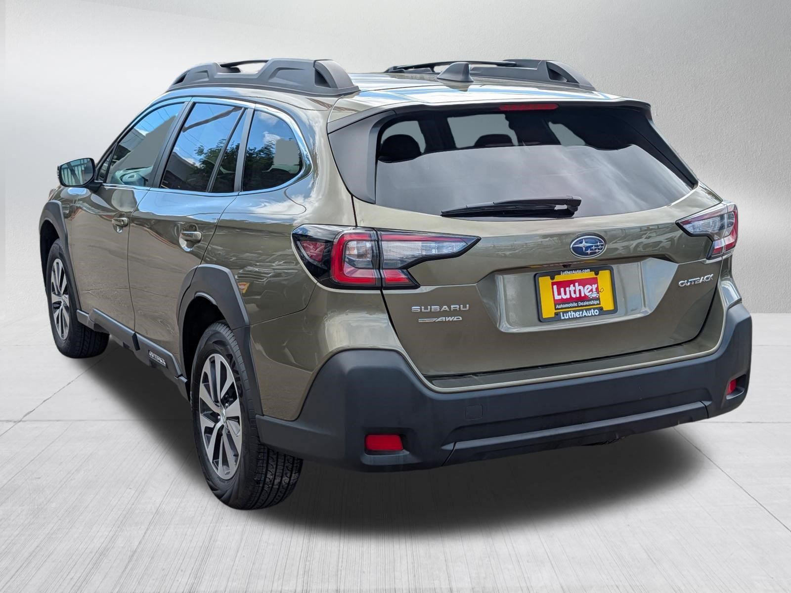 Used 2025 Subaru Outback Premium AWD/4WD image 5