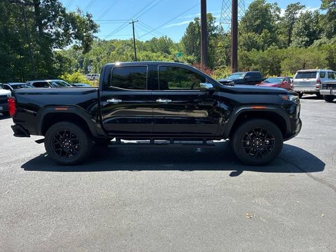 Used 2023 GMC Canyon Denali w/ Denali Black Edition AWD/4WD image 4