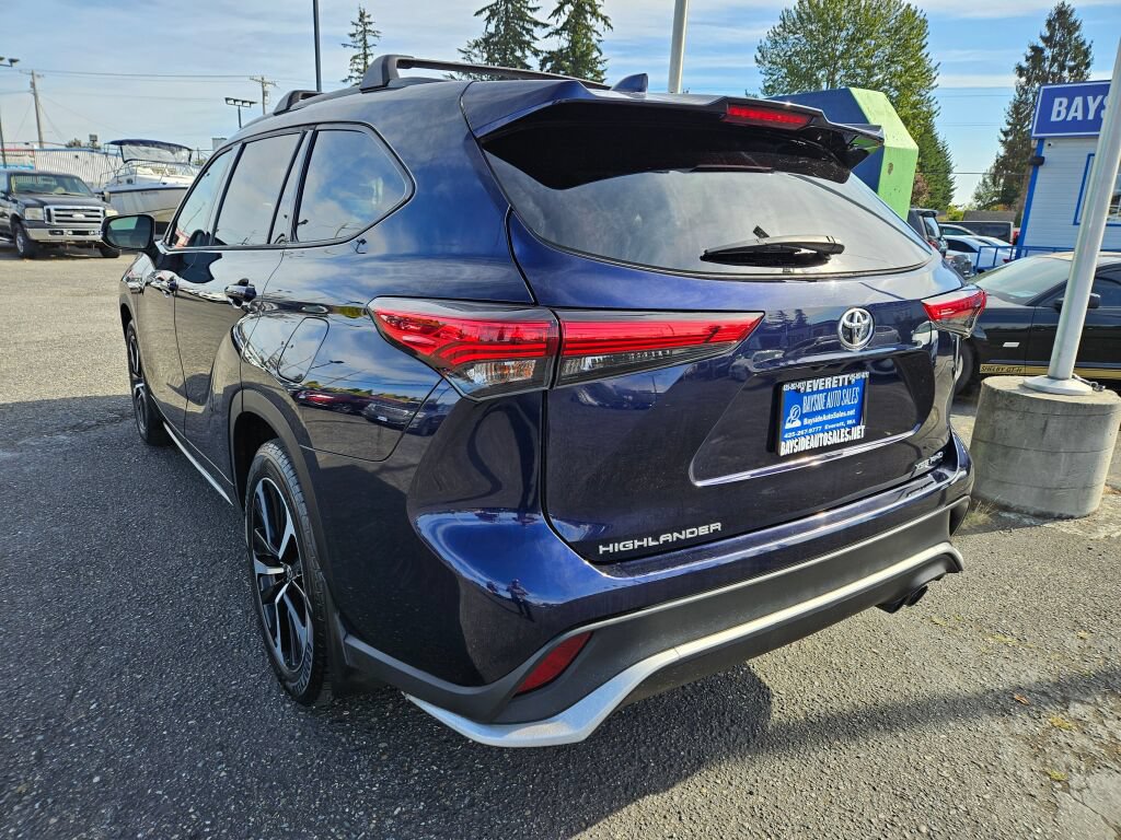 Used 2022 Toyota Highlander XSE AWD/4WD image 3