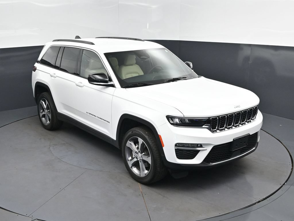 Used 2025 Jeep Grand Cherokee Limited RWD image 1