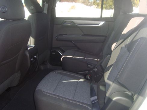 New 2026 GMC Acadia Elevation image 18