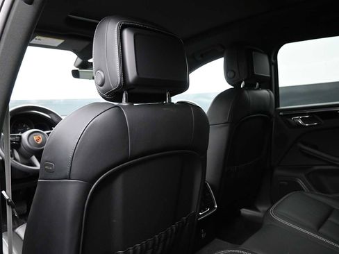 Certified 2025 Porsche Macan Turbo AWD/4WD image 7