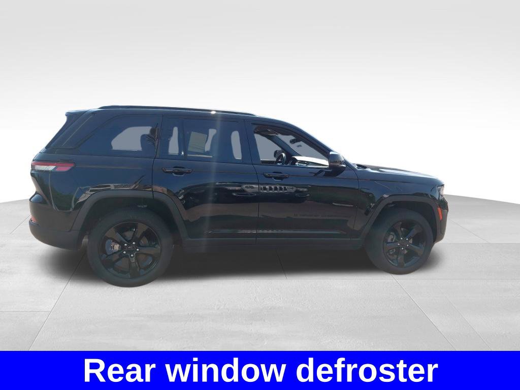 Used 2024 Jeep Grand Cherokee Altitude AWD/4WD image 8