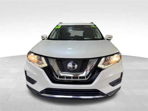 Used 2018 Nissan Rogue SV AWD/4WD image 2