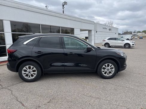 Used 2023 Ford Escape Active AWD/4WD image 2