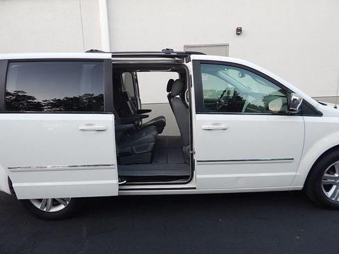 Used 2008 Dodge Grand Caravan SXT FWD image 3