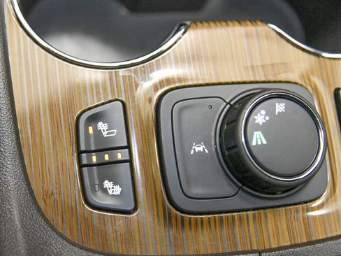 Used 2021 GMC Acadia SLE w/ Driver Convenience Package image 25