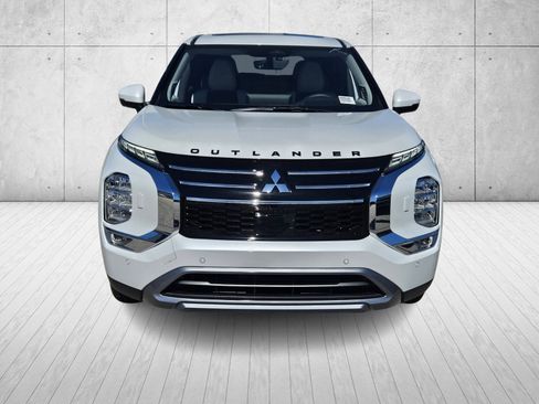 New 2025 Mitsubishi Outlander AWD image 2