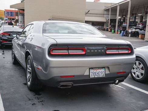 Used 2016 Dodge Challenger SXT image 4