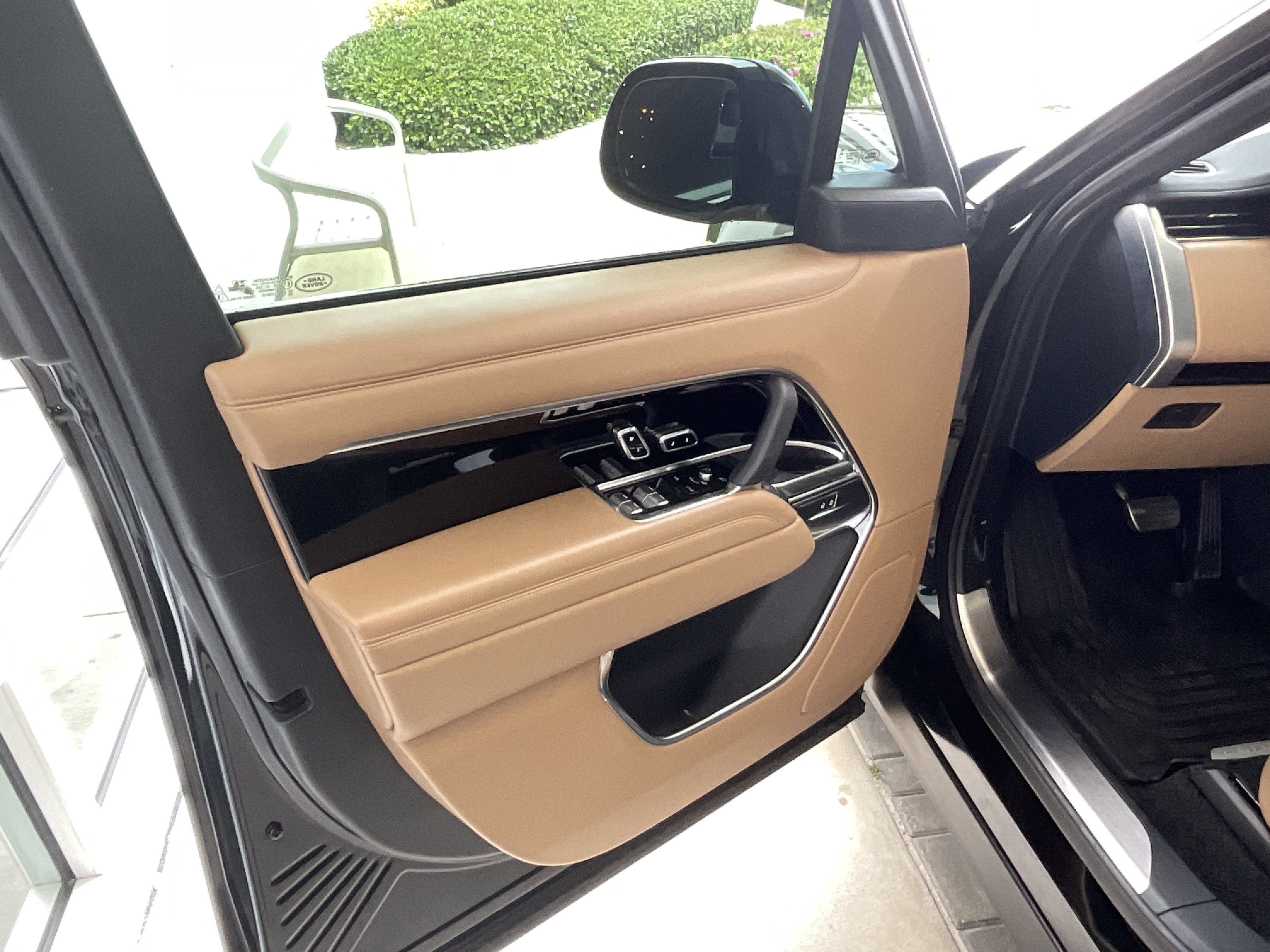 Used 2024 Land Rover Range Rover SE AWD/4WD image 8