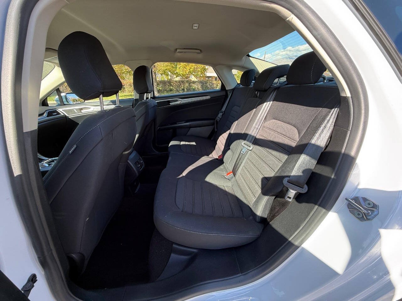 Used 2020 Ford Fusion SE FWD image 11