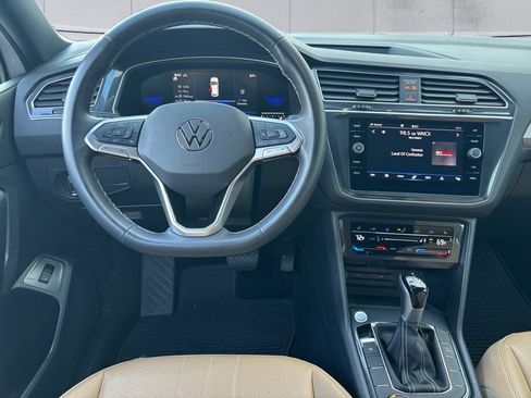 Used 2024 Volkswagen Tiguan SE AWD/4WD image 15