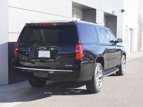 Used 2017 Chevrolet Suburban Premier image 2