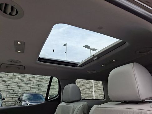 Used 2020 GMC Acadia SLT w/ Premium Package AWD/4WD image 11