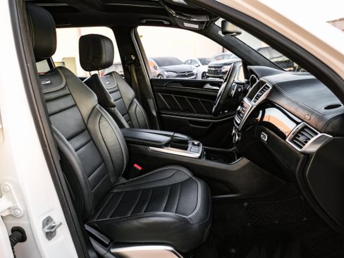 Used 2015 Mercedes-Benz GL 63 AMG 4MATIC w/ Accessory Chrome Package image 29