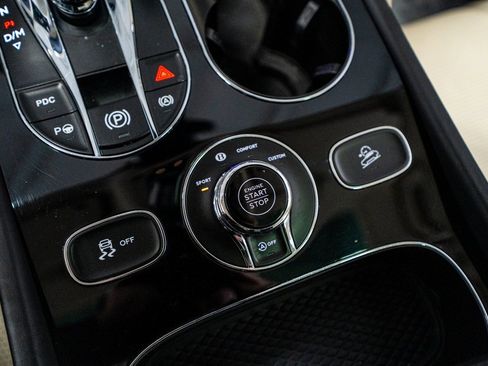 Used 2021 Bentley Bentayga image 52