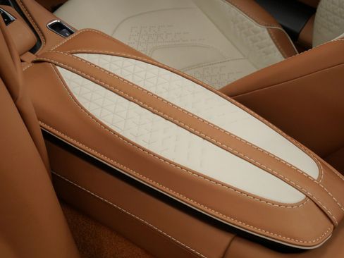 Used 2022 Aston Martin DBS Superleggera Volante RWD image 28