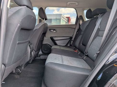 Used 2021 Nissan Rogue SV image 12