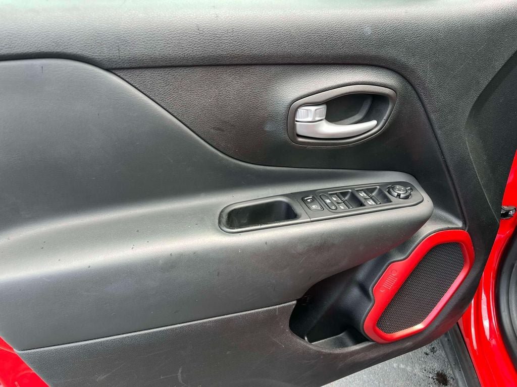 Used 2023 Jeep Renegade Trailhawk AWD/4WD image 23