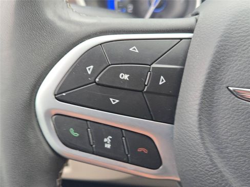 Certified 2023 Chrysler Voyager LX FWD image 32