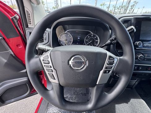 Used 2022 Nissan Titan SV image 21