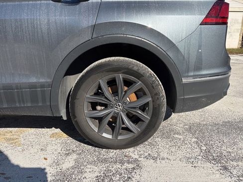 Used 2023 Volkswagen Tiguan SE w/ Panoramic Sunroof Package image 21