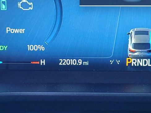 Certified 2025 Ford Escape Platinum w/ Premium Technology Package image 16