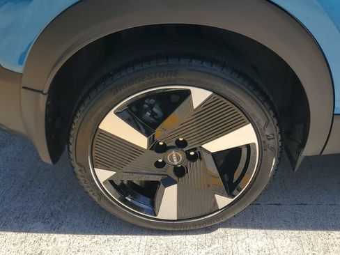 Certified 2025 Nissan Kicks SR FWD image 7