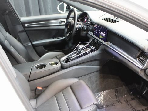 Certified 2023 Porsche Panamera 4 w/ Premium Package image 18