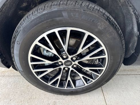 Certified 2025 Ford Escape SE FWD image 17