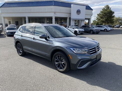 Certified 2023 Volkswagen Tiguan SE FWD image 2