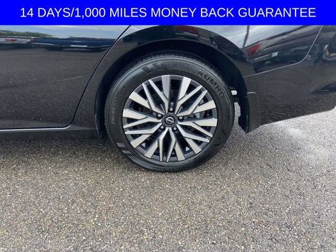 Used 2024 Nissan Altima 2.5 SV w/ SV Premium Package FWD image 7